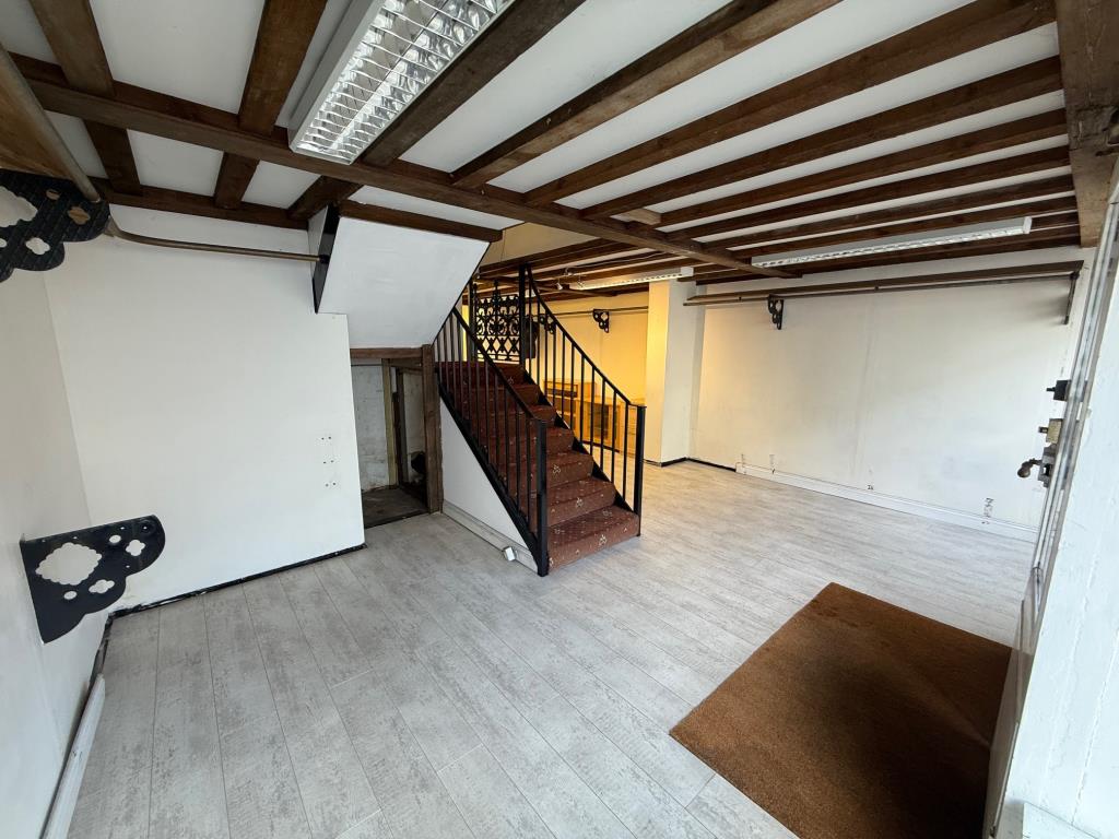 Lot: 28 - VACANT COMMERCIAL PREMISES - RETAIL OR STUDIO UNIT - view of the shop area from the front left corner